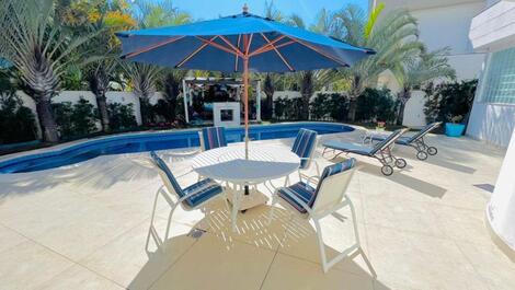 Casa com 7 quartos e piscina em Jurerê Internacional