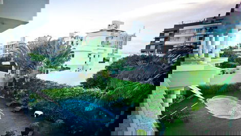 Casa com 6 quartos e piscina em Jurerê Internacional