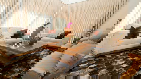 Casa com 6 quartos e piscina em Jurerê Internacional