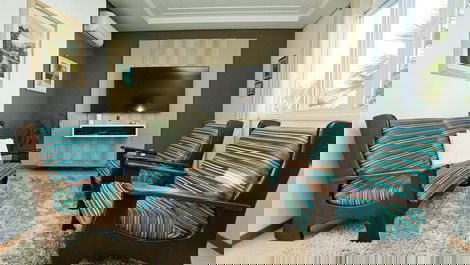 Casa com 6 quartos e piscina em Jurerê Internacional