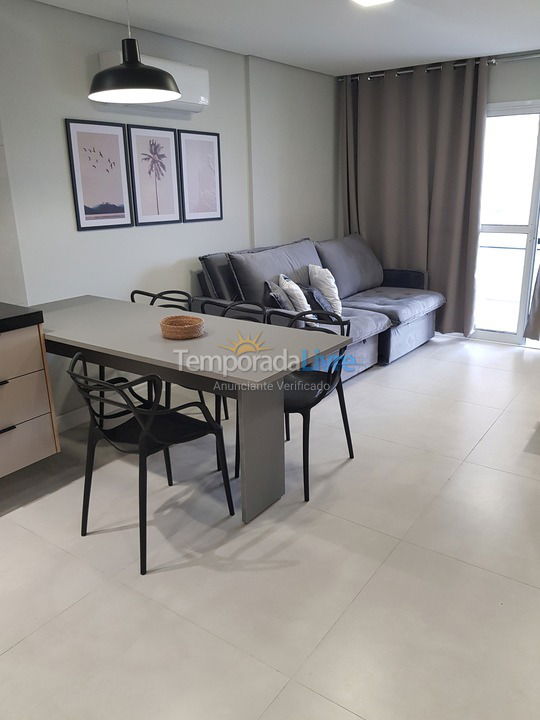 Apartamento para aluguel de temporada em Praia Grande (Praia do Caiçara)