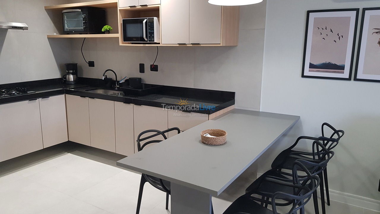 Apartamento para aluguel de temporada em Praia Grande (Praia do Caiçara)