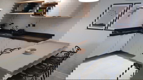 Ap. Alto Padrão Caiçara Próximo a Feirinha e 200 MT da Praia e