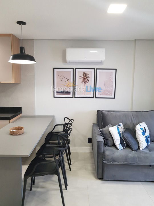 Apartamento para aluguel de temporada em Praia Grande (Praia do Caiçara)