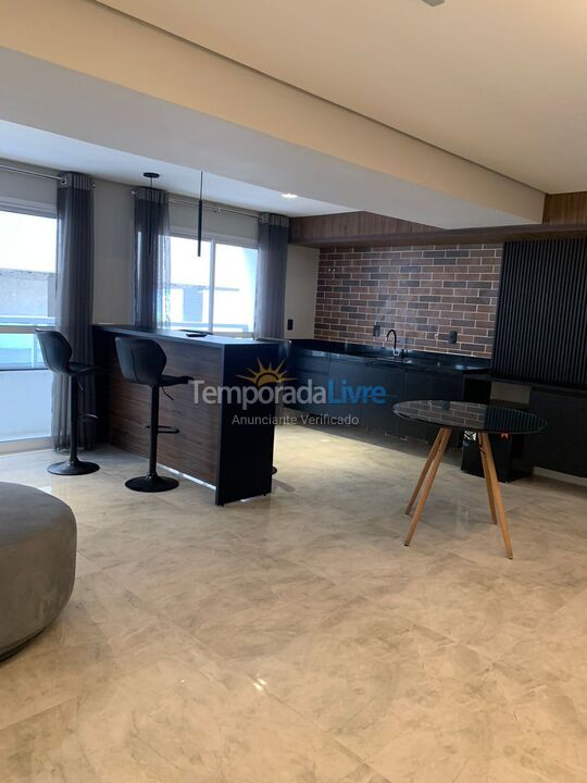 Apartamento para aluguel de temporada em Praia Grande (Praia do Caiçara)