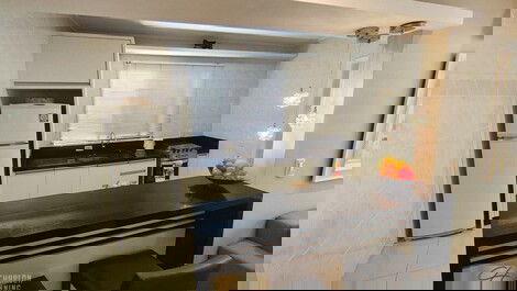 Vacation Rental: 2 Bedrooms, 70 meters from the beach, Balneario Camboriu