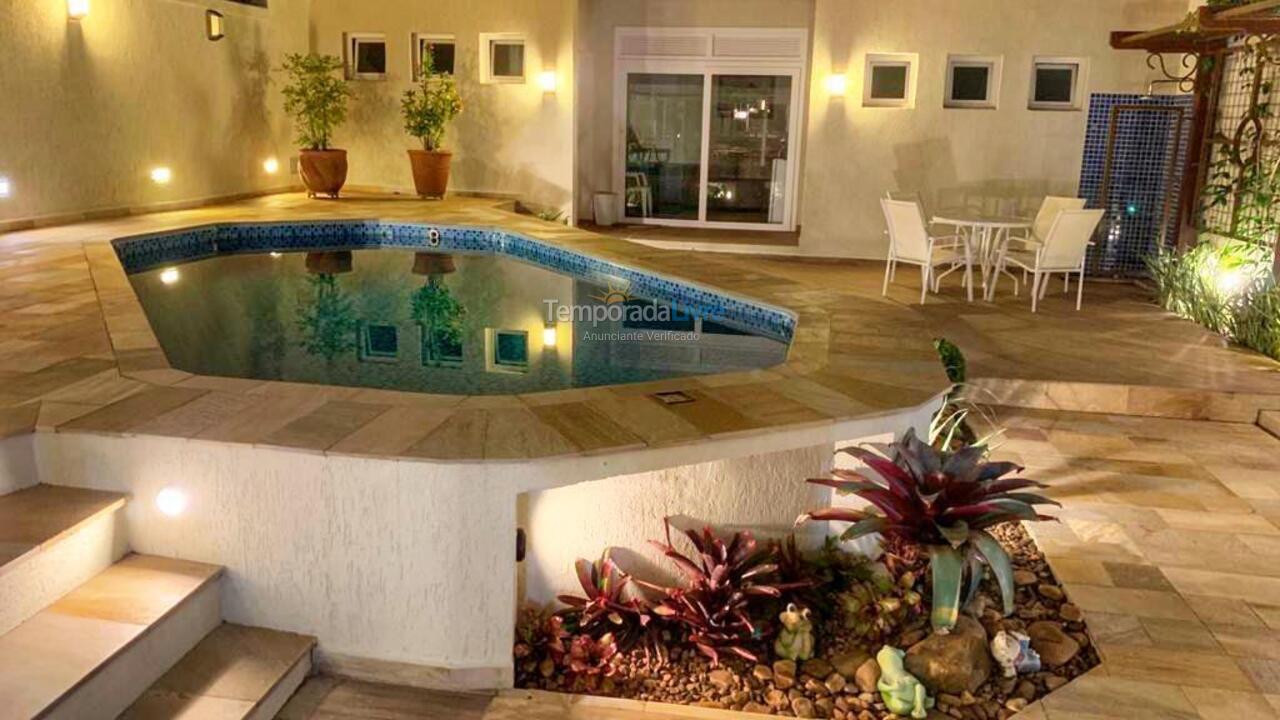 Casa para aluguel de temporada em Ilhabela (Perequê)