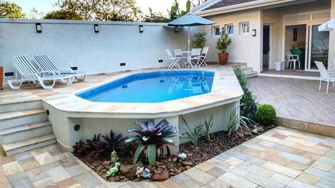 CASA MODERNA COM PISCINA E AR CONDICIONADO +5 VAGAS INTERNAS! PEREQUÊ