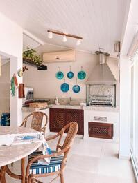 CASA MODERNA COM PISCINA E AR CONDICIONADO +5 VAGAS INTERNAS! PEREQUÊ