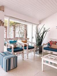 CASA MODERNA COM PISCINA E AR CONDICIONADO +5 VAGAS INTERNAS! PEREQUÊ