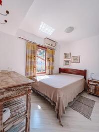 CASA MODERNA COM PISCINA E AR CONDICIONADO +5 VAGAS INTERNAS! PEREQUÊ