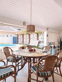 CASA MODERNA COM PISCINA E AR CONDICIONADO +5 VAGAS INTERNAS! PEREQUÊ