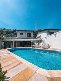 CASA MODERNA COM PISCINA E AR CONDICIONADO +5 VAGAS INTERNAS! PEREQUÊ