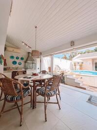 CASA MODERNA COM PISCINA E AR CONDICIONADO +5 VAGAS INTERNAS! PEREQUÊ