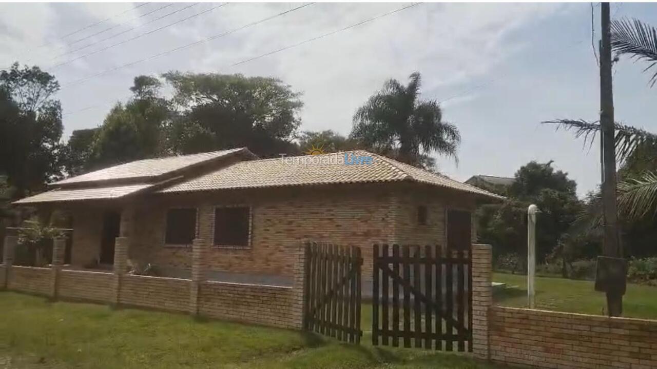 Casa para alquiler de vacaciones em Itapoá (Balneário das Palmeiras)