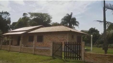 Preciosa casa de una sola planta a 50 metros del mar.