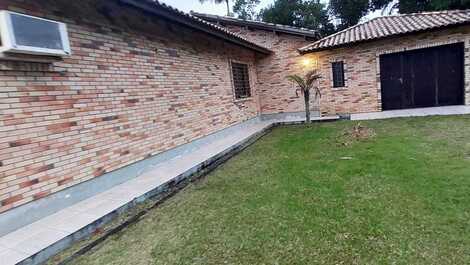 Preciosa casa de una sola planta a 50 metros del mar.