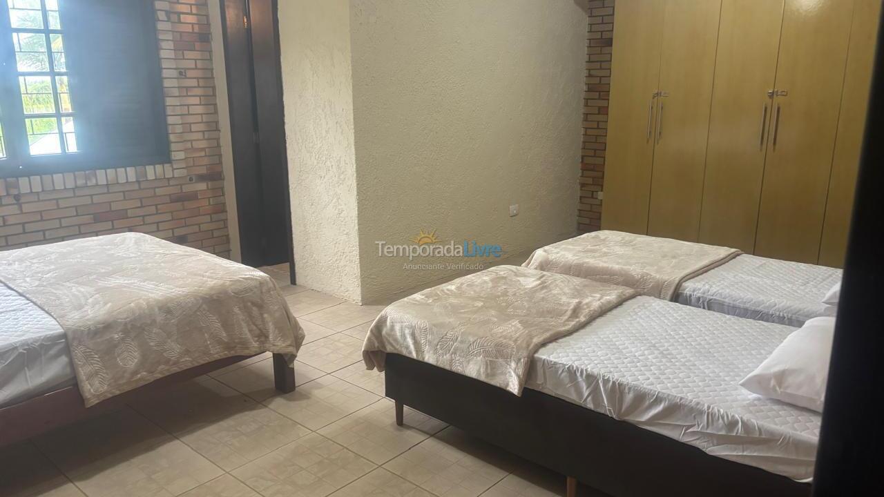 Casa para alquiler de vacaciones em Itapoá (Balneário das Palmeiras)