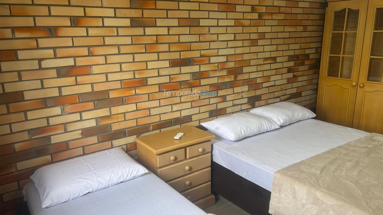 Casa para alquiler de vacaciones em Itapoá (Balneário das Palmeiras)