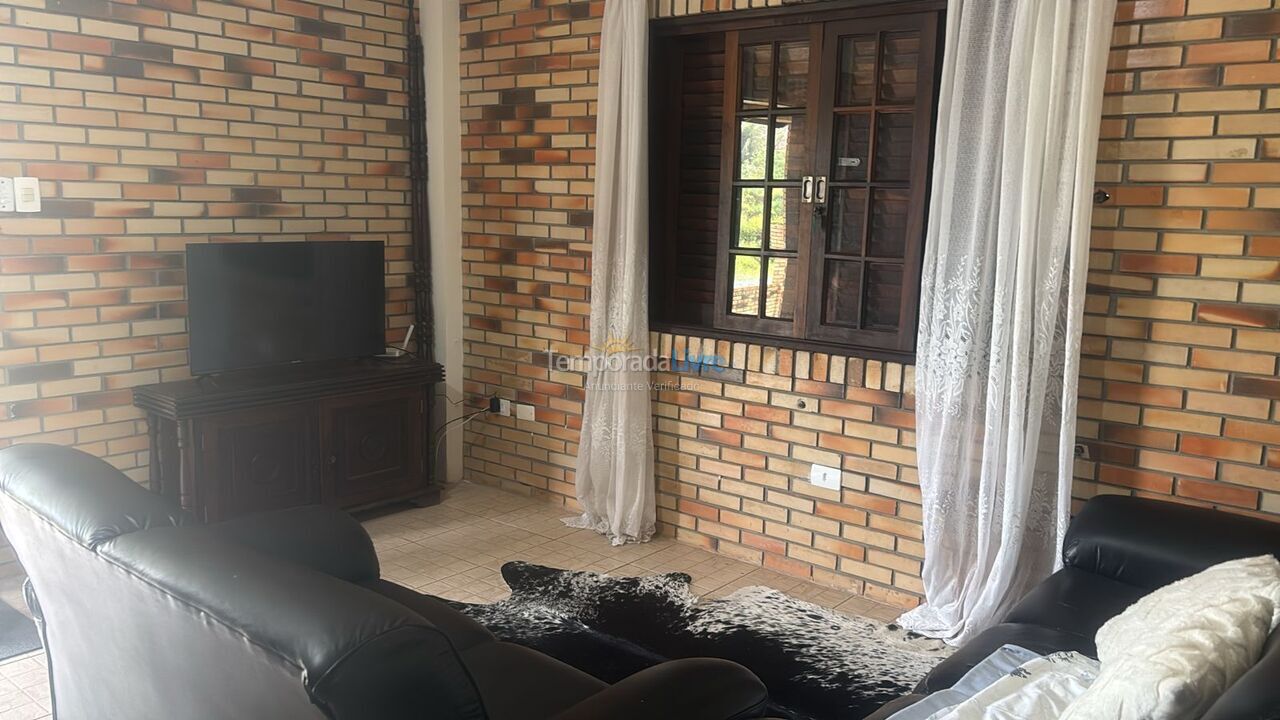 Casa para alquiler de vacaciones em Itapoá (Balneário das Palmeiras)