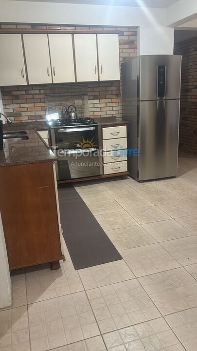 Casa para alquiler de vacaciones em Itapoá (Balneário das Palmeiras)