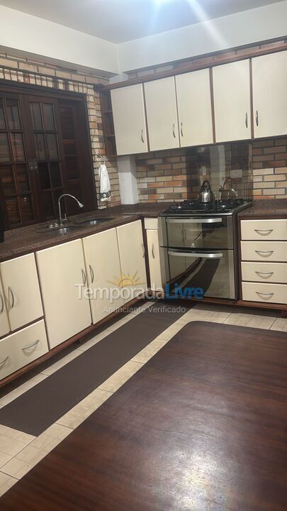 Casa para alquiler de vacaciones em Itapoá (Balneário das Palmeiras)