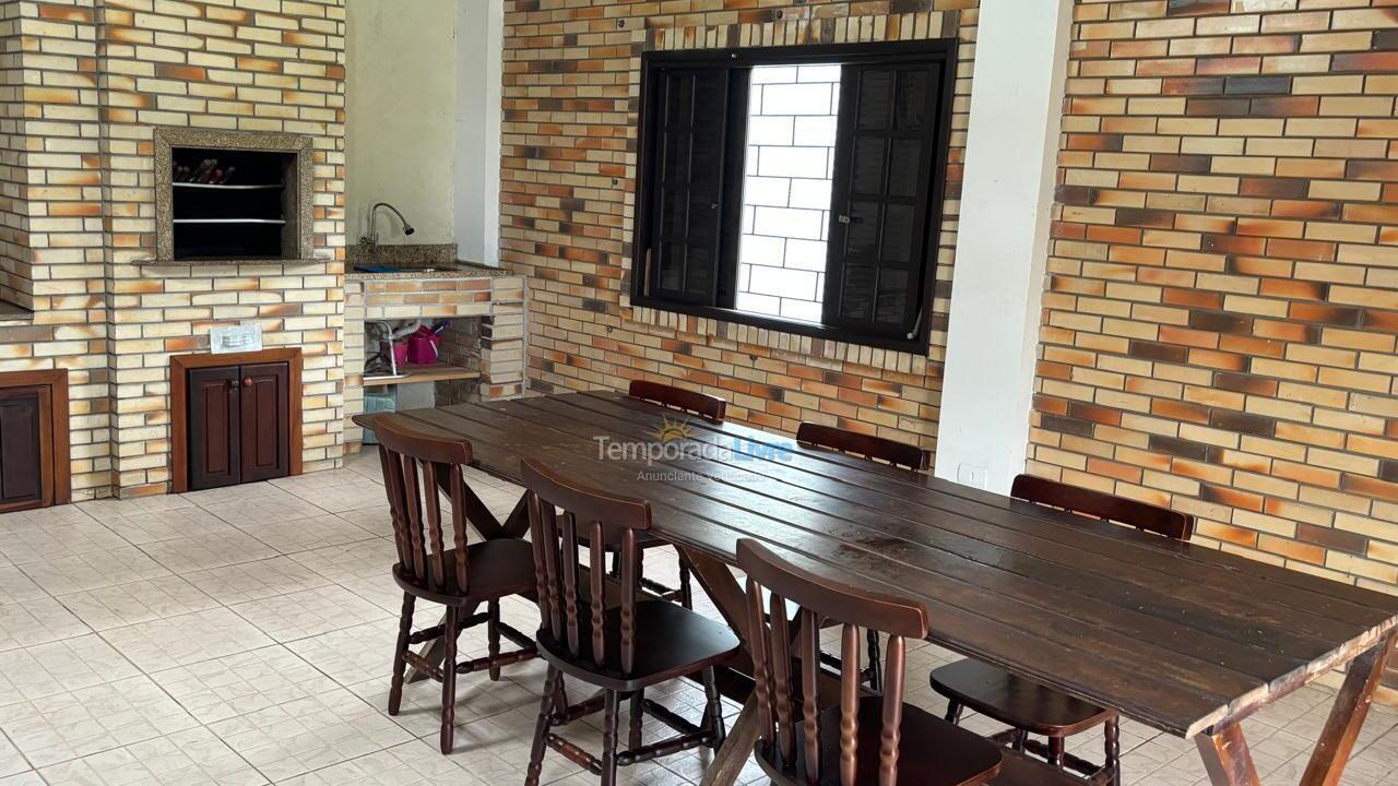 Casa para alquiler de vacaciones em Itapoá (Balneário das Palmeiras)