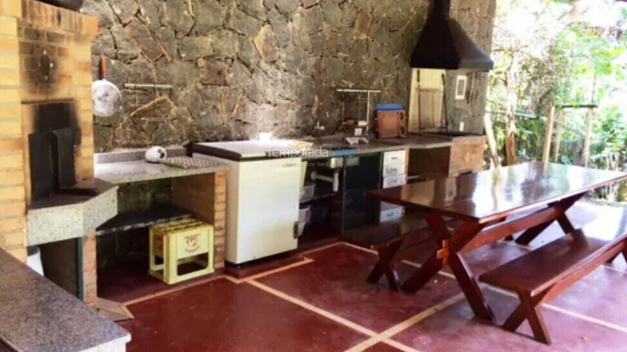 Casa para alquiler de vacaciones em Ubatuba (Praia do Lázaro)