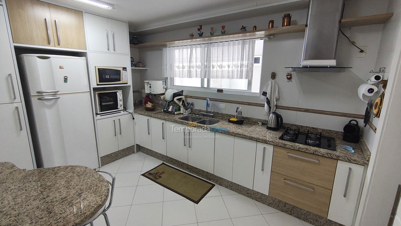 Apartment for vacation rental in Balneário Camboriú (Centro)