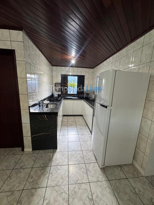 Casa para alquiler de vacaciones em Guaratuba (Cohapar)