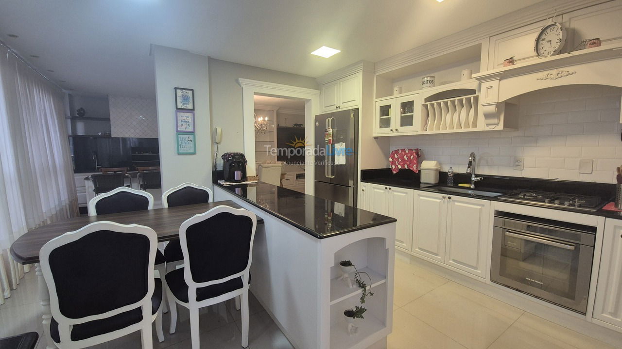 Apartment for vacation rental in Itapema (Meia Praia)