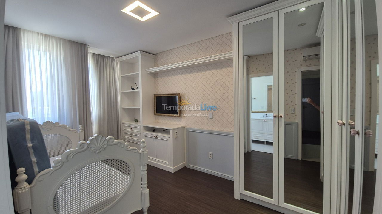 Apartment for vacation rental in Itapema (Meia Praia)