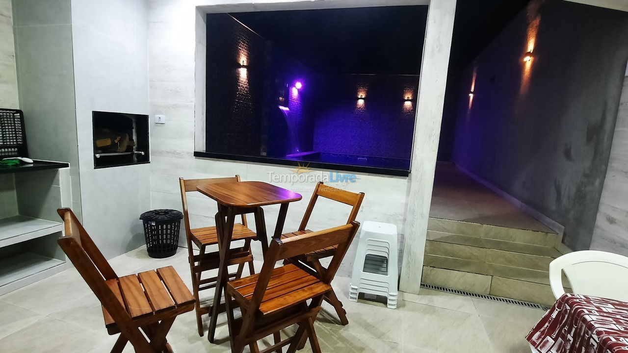 Casa para aluguel de temporada em Praia Grande (Balneário Maracanã)