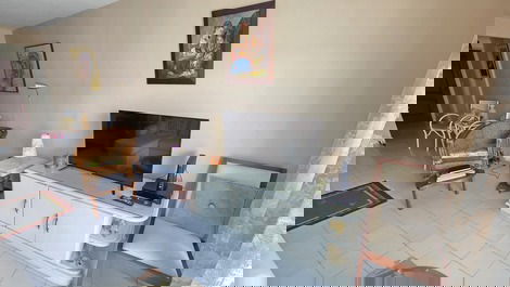 Apartamento en el paseo marítimo de la playa de Pitangueiras, 3 dormitorios, capacidad para 8 personas, 1 plaza de aparcamiento.