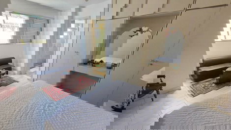 Apartamento en el paseo marítimo de la playa de Pitangueiras, 3 dormitorios, capacidad para 8 personas, 1 plaza de aparcamiento.