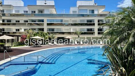 Encantador apartamento de 2 dormitorios con piscina en Jurere En