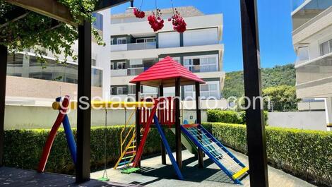 Encantador apartamento de 2 dormitorios con piscina en Jurere En