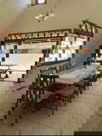 House in Jurerê Internacional with 4 bedrooms, pool, barbecue area.