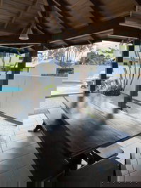 House in Jurerê Internacional with 4 bedrooms, pool, barbecue area.