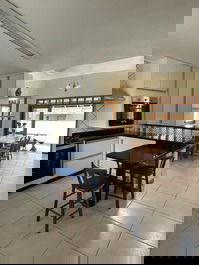 House in Jurerê Internacional with 4 bedrooms, pool, barbecue area.