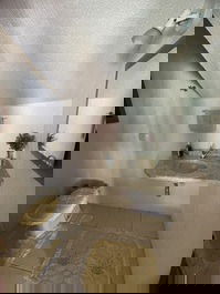 House in Jurerê Internacional with 4 bedrooms, pool, barbecue area.