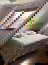 House in Jurerê Internacional with 4 bedrooms, pool, barbecue area.