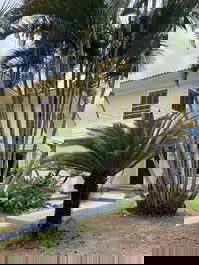 House in Jurerê Internacional with 4 bedrooms, pool, barbecue area.