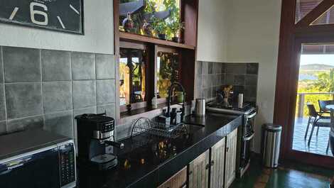 Linda casa com piscina e vista privilegiada no Canto da Lagoa