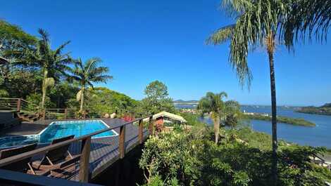 Linda casa com piscina e vista privilegiada no Canto da Lagoa