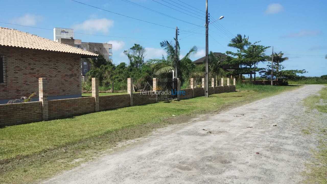 Casa para alquiler de vacaciones em Itapoá (Balneário das Palmeiras)