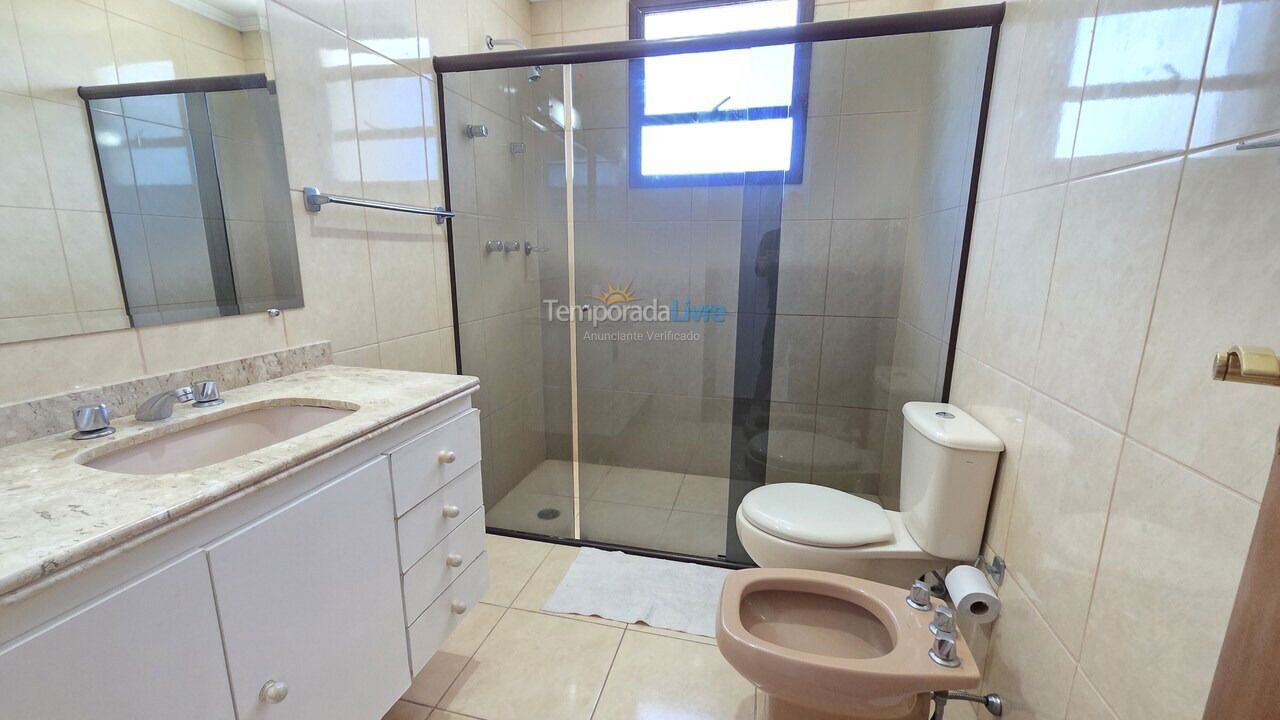 Apartamento para alquiler de vacaciones em Guarujá (Pitangueiras)