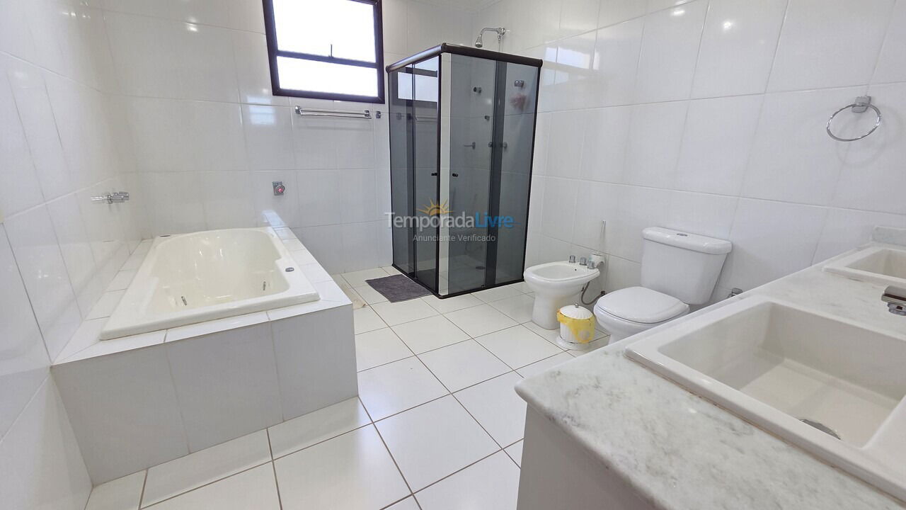 Apartamento para alquiler de vacaciones em Guarujá (Pitangueiras)