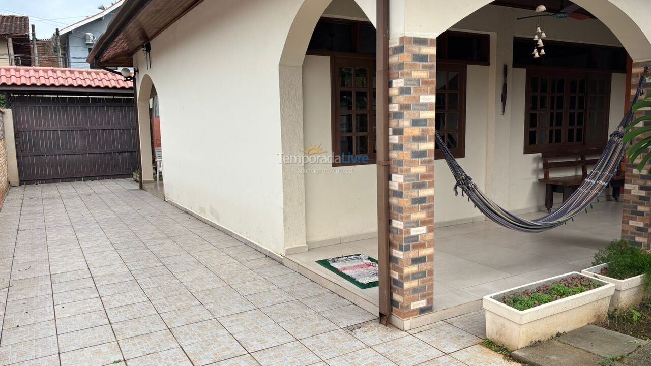 Casa para aluguel de temporada em Ubatuba (Toninhas)