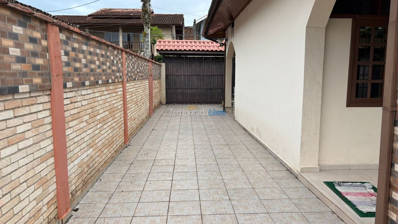 Casa para aluguel de temporada em Ubatuba (Toninhas)